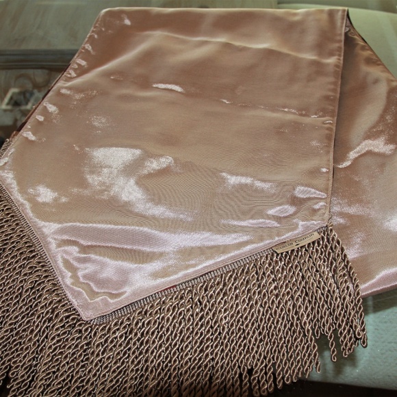 Canaan Geometric Pattern Reversable Table Runner - Picture 6 of 8